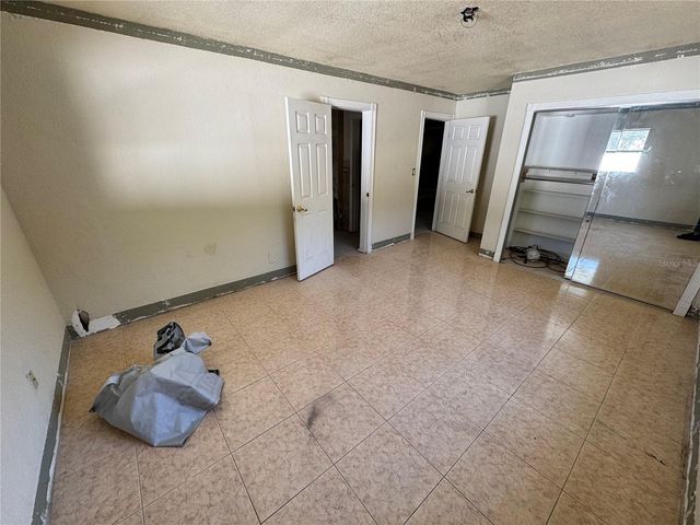 651 69TH AVENUE S, St Petersburg, FL 33705