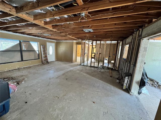 651 69TH AVENUE S, St Petersburg, FL 33705