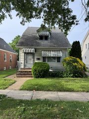 41 Stewart Street, Floral Park, NY 11001