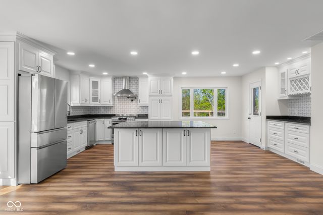 3532 Shoshonee Drive, Columbus, IN 47203