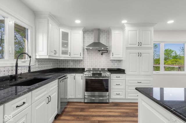 3532 Shoshonee Drive, Columbus, IN 47203