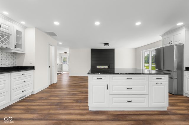 3532 Shoshonee Drive, Columbus, IN 47203