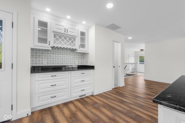 3532 Shoshonee Drive, Columbus, IN 47203