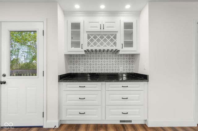3532 Shoshonee Drive, Columbus, IN 47203