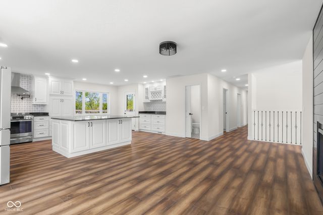 3532 Shoshonee Drive, Columbus, IN 47203