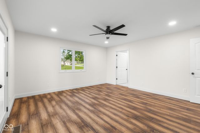 3532 Shoshonee Drive, Columbus, IN 47203