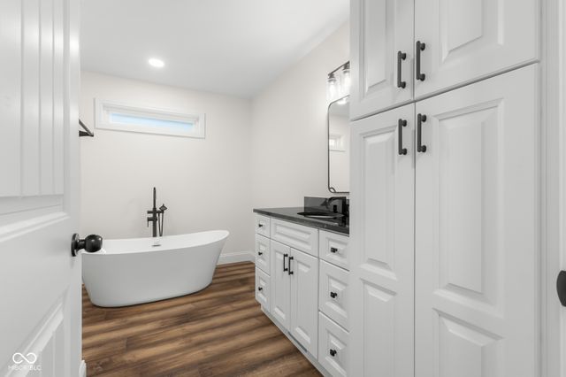 3532 Shoshonee Drive, Columbus, IN 47203