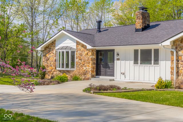 3532 Shoshonee Drive, Columbus, IN 47203