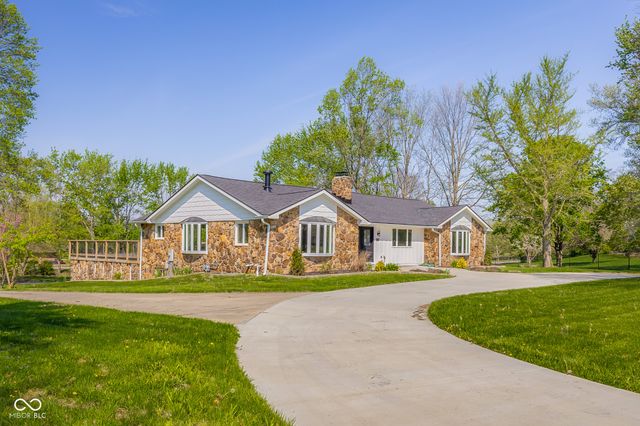3532 Shoshonee Drive, Columbus, IN 47203