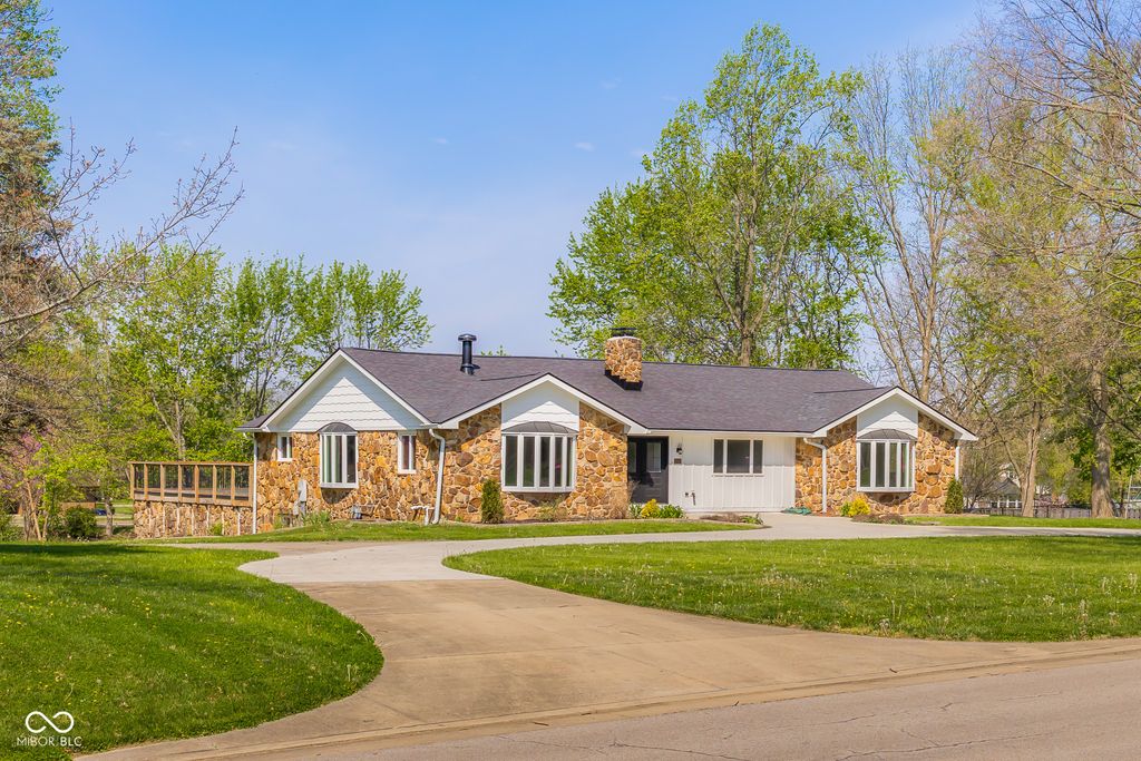 3532 Shoshonee Drive, Columbus, IN 47203