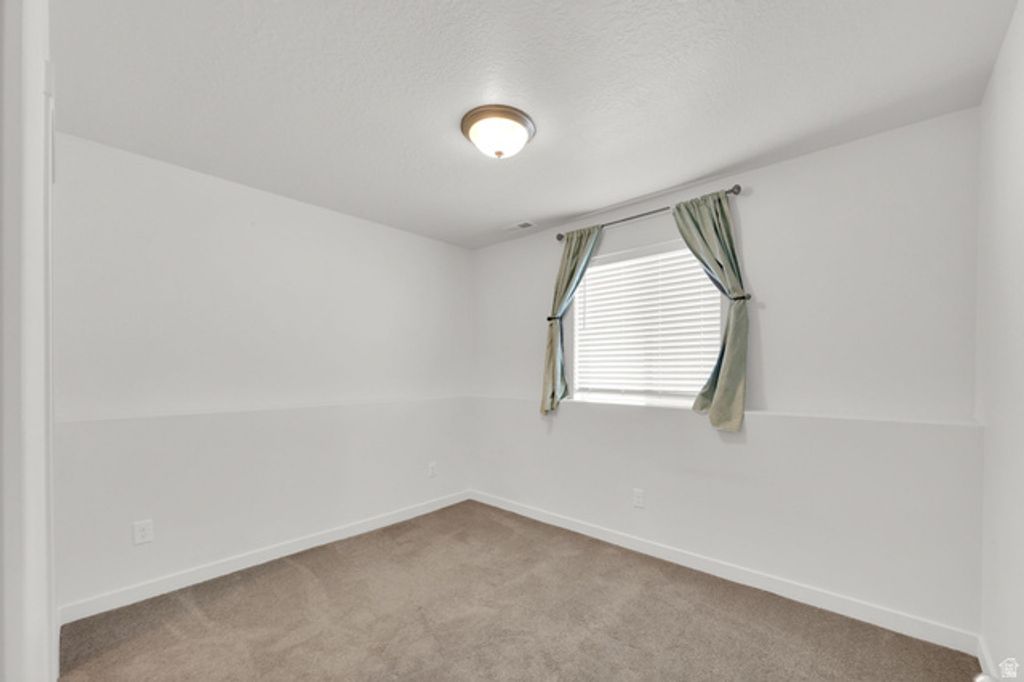 Image 16 of property listing at 6120 N SHEPS RIDGE RD, Eagle Mountain, UT 84005