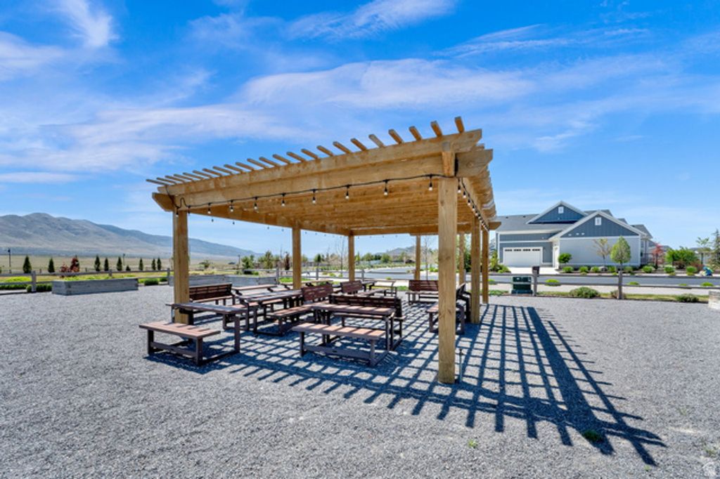 Image 22 of property listing at 6120 N SHEPS RIDGE RD, Eagle Mountain, UT 84005