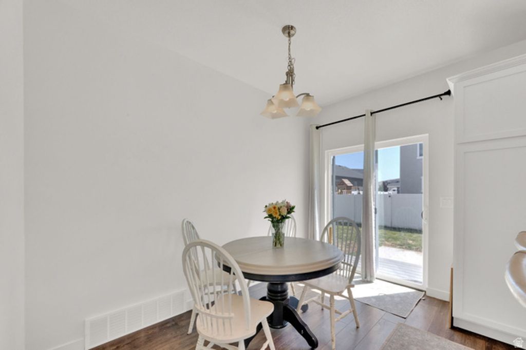 Image 5 of property listing at 6120 N SHEPS RIDGE RD, Eagle Mountain, UT 84005