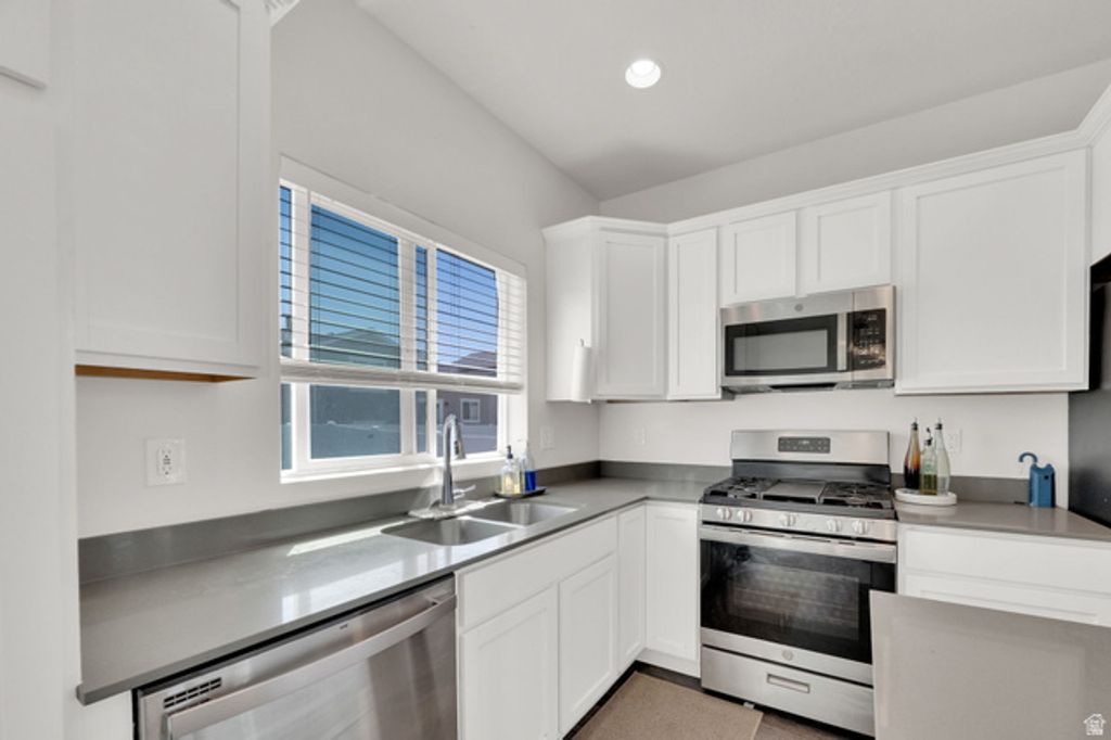 Image 7 of property listing at 6120 N SHEPS RIDGE RD, Eagle Mountain, UT 84005