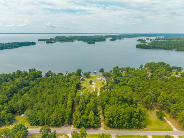 1083 Copperhead Road, Manning, SC 29102