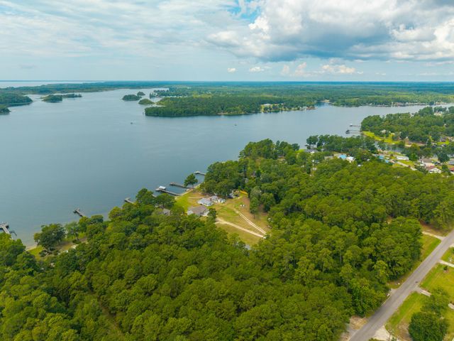 1083 Copperhead Road, Manning, SC 29102