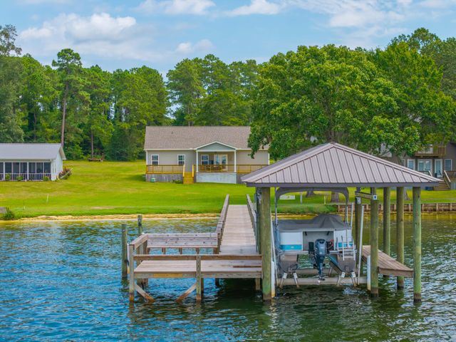 1083 Copperhead Road, Manning, SC 29102