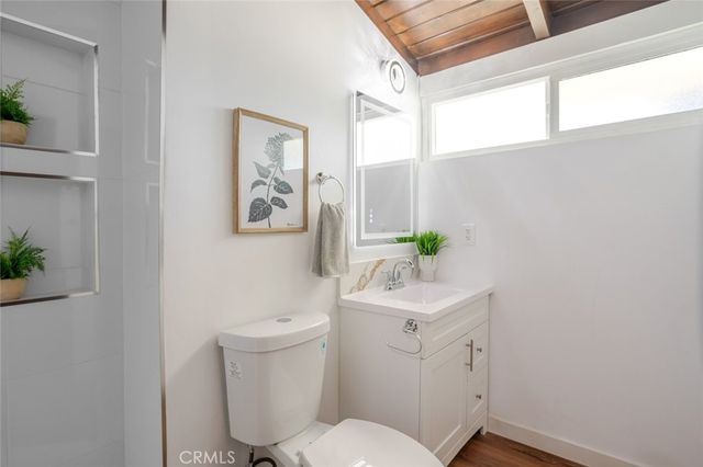 8008 Aura Avenue, Reseda, CA 91335