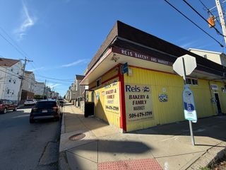 208 Snell St, Fall River, MA 02721
