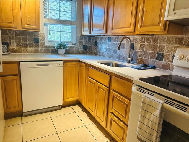 525 CONWAY ROAD 108, Orlando, FL 32807