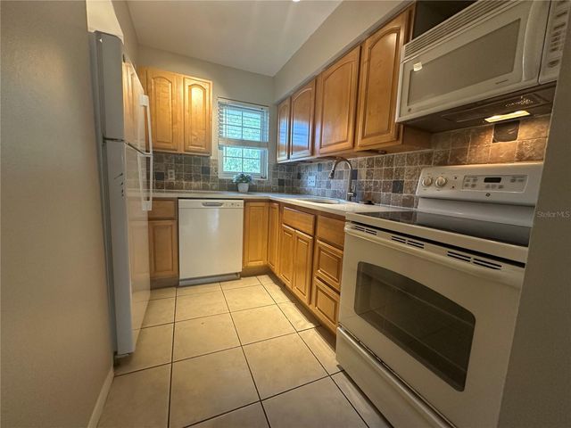 525 CONWAY ROAD 108, Orlando, FL 32807