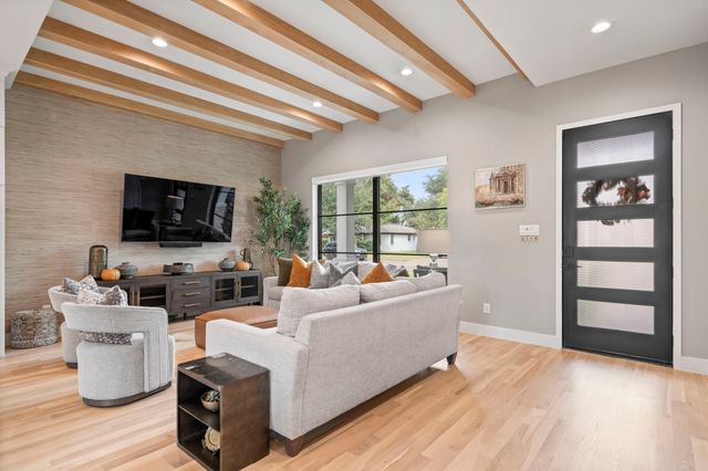 6802 Vada Drive, Dallas, TX 75214