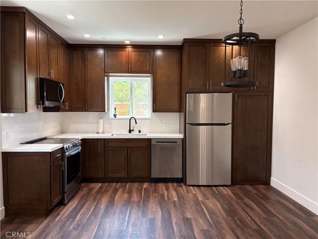 7128 McLennan Ave, Lake Balboa, CA 91406