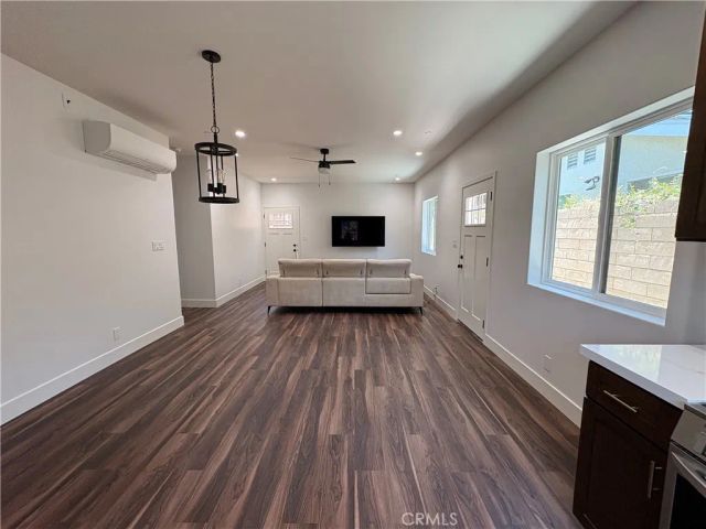 7128 McLennan Ave, Lake Balboa, CA 91406