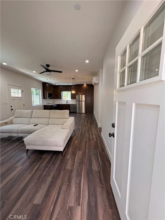 7128 McLennan Ave, Lake Balboa, CA 91406