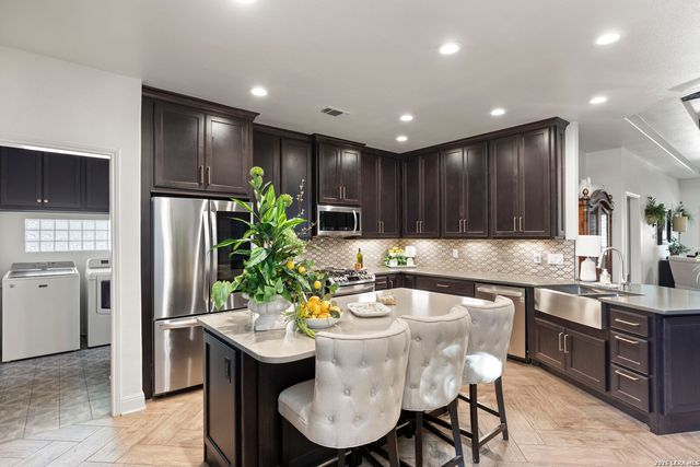 626 EVERGREEN LN, New Braunfels, TX 78130