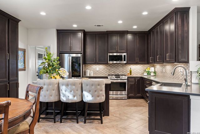 626 EVERGREEN LN, New Braunfels, TX 78130