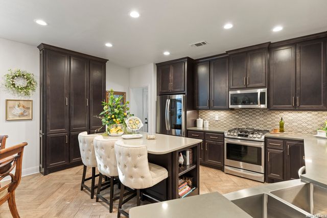 626 EVERGREEN LN, New Braunfels, TX 78130