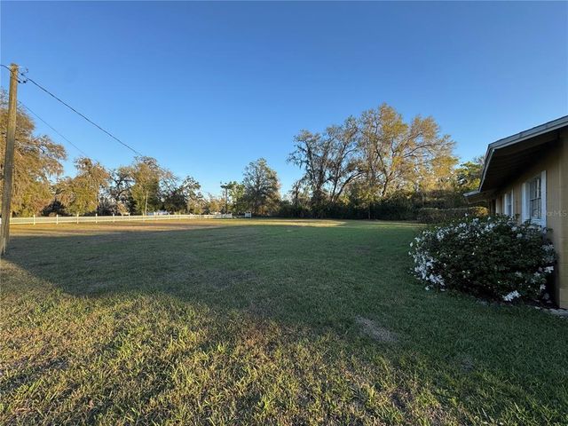 18401 HAMILTON ROAD, Dade City, FL 33523