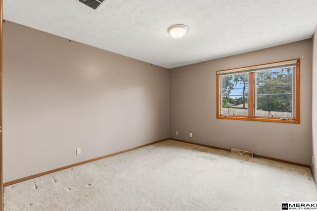 12571 Weir Street, Omaha, NE 68137