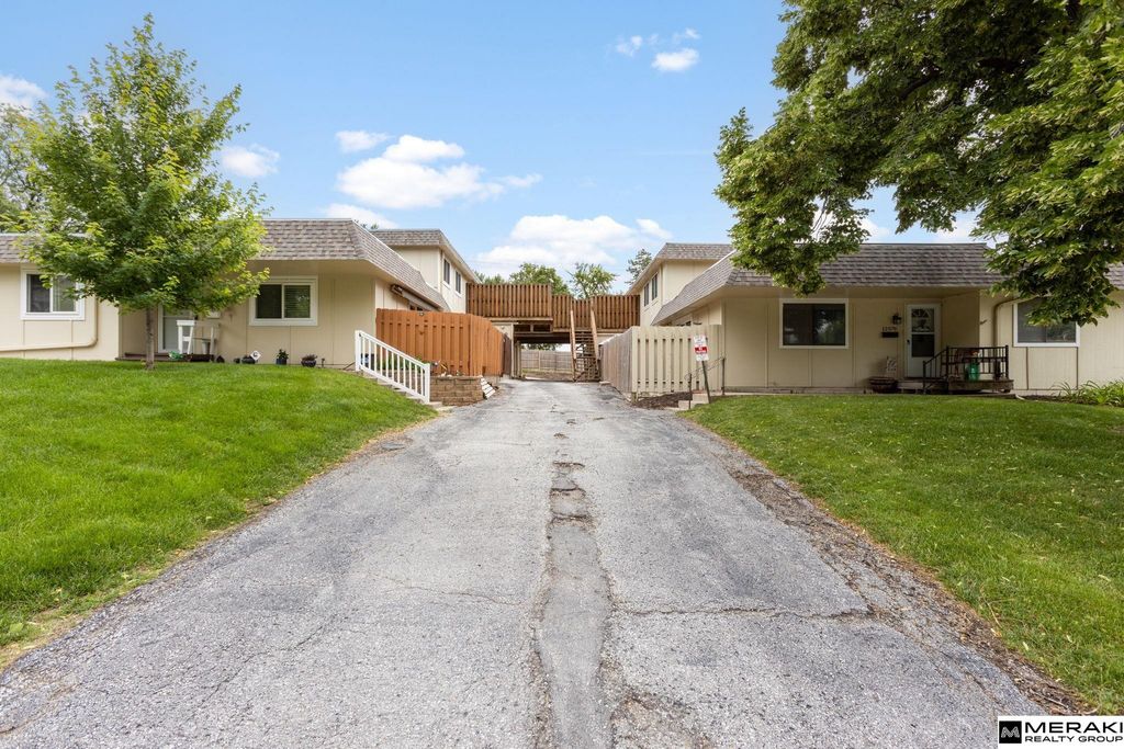 12571 Weir Street, Omaha, NE 68137