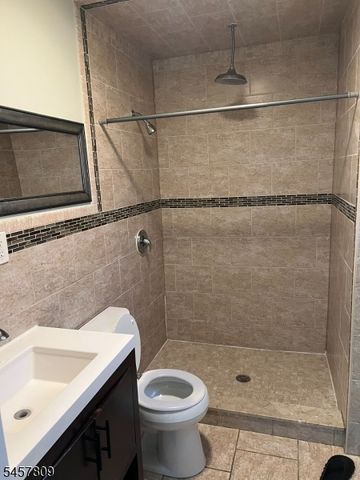 46 Read St, Newark City, NJ 07105