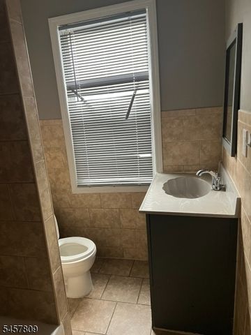 46 Read St, Newark City, NJ 07105