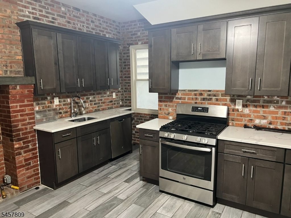 46 Read St, Newark City, NJ 07105
