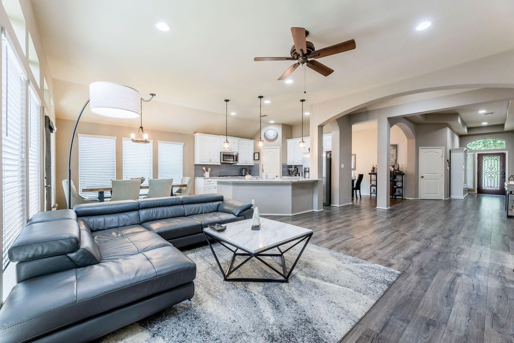 10923 Starling Dr, Richmond, TX 77406