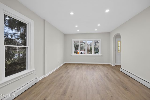 901 Bedford Road, Schenectady, NY 12308