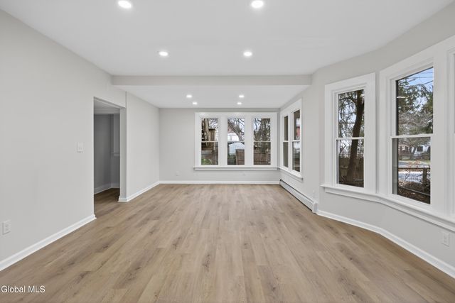 901 Bedford Road, Schenectady, NY 12308