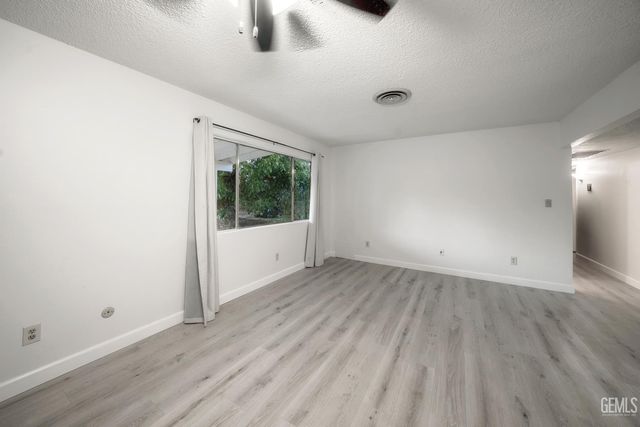 5605 Nomi Street, Bakersfield, CA 93308