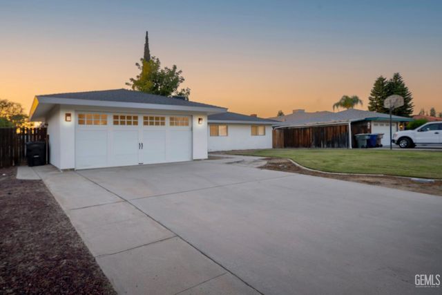 5605 Nomi Street, Bakersfield, CA 93308