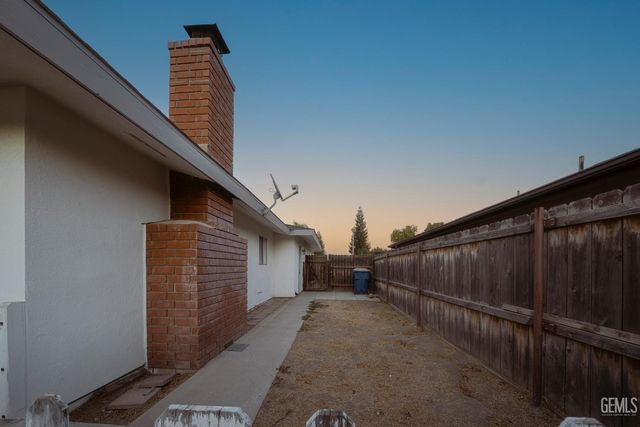 5605 Nomi Street, Bakersfield, CA 93308