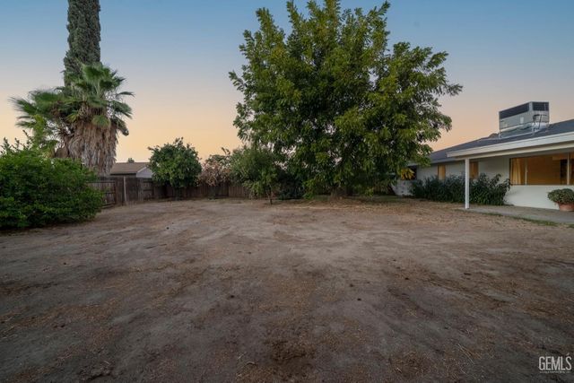 5605 Nomi Street, Bakersfield, CA 93308