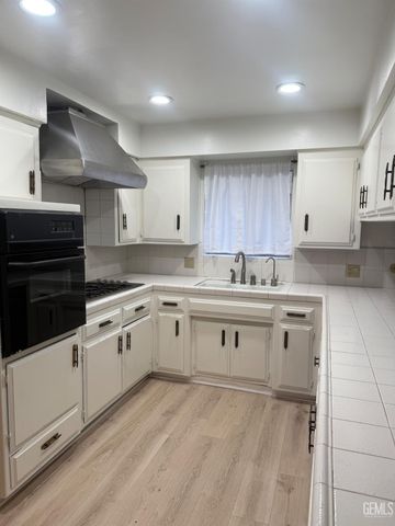 5605 Nomi Street, Bakersfield, CA 93308