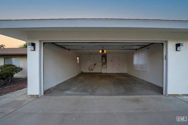 5605 Nomi Street, Bakersfield, CA 93308