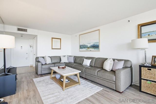 1820 Avenida Del Mundo 108, Coronado, CA 92118