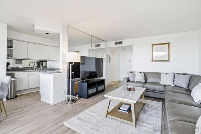 1820 Avenida Del Mundo 108, Coronado, CA 92118