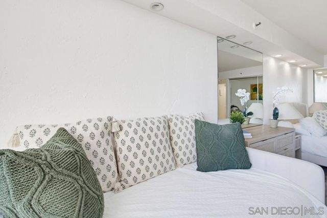 1820 Avenida Del Mundo 108, Coronado, CA 92118